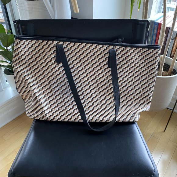 Neiman Marcus Shoulder Bag - Picture 3 of 4